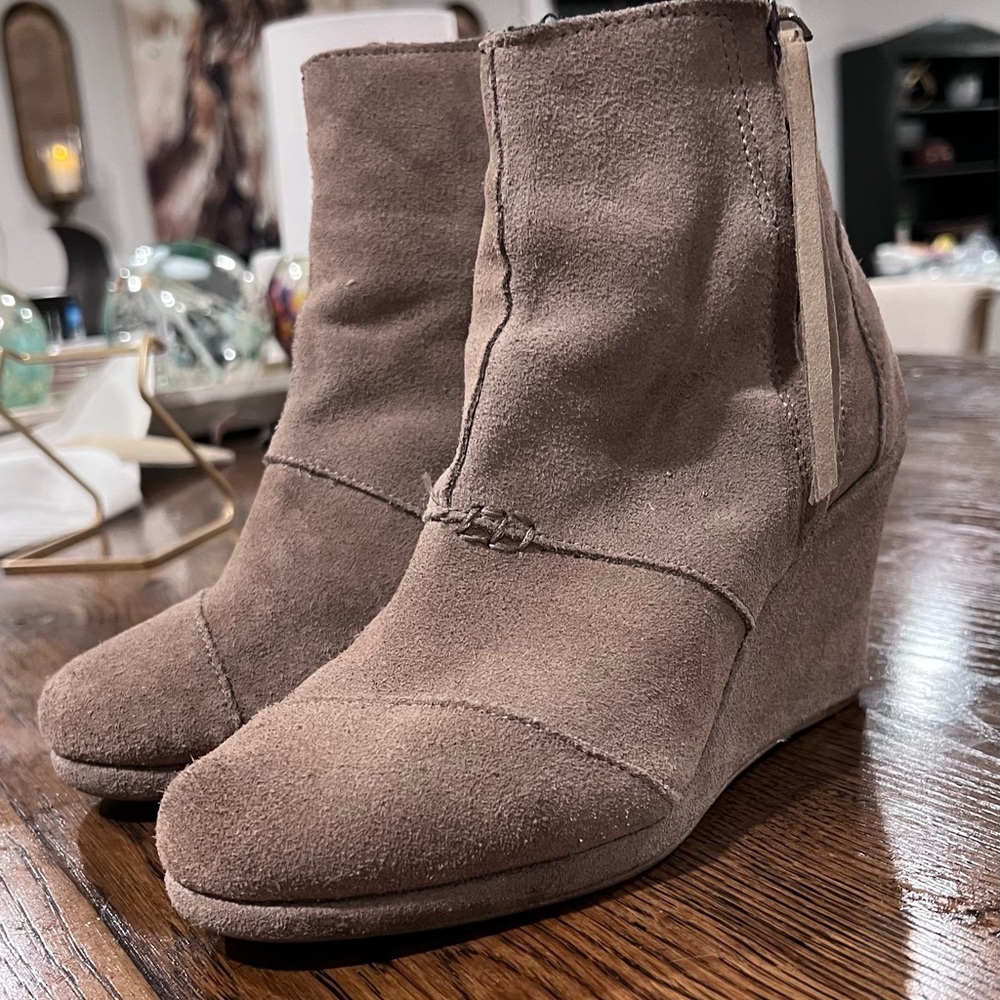Toms Taupe Suede Wedge Ankle Booties - 8